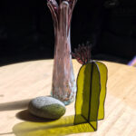 Virágzó kaktusz asztali üvegdísz, halványlila virággal (nagy)